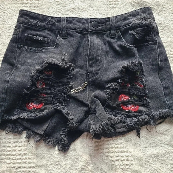 Dex, Distressed Cutoffs with Peekaboo Rose Embroidered Pockets. - Picture 7 of 8